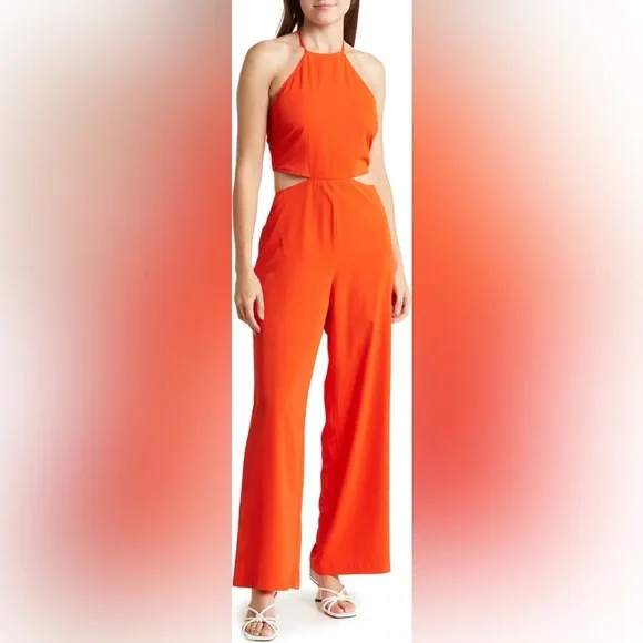 Elevate your wardrobe with this halter-neck jumpsuit. - Picture 2 of 3